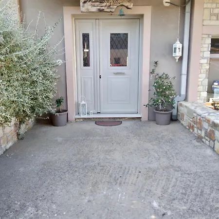 The Beekeeper'S Apartment Kymi Exterior photo